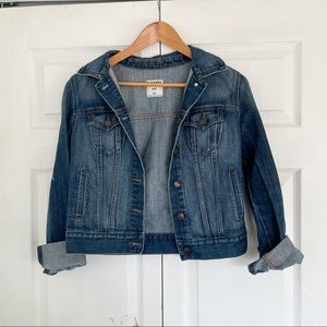 Medium wash classic denim jean jacket